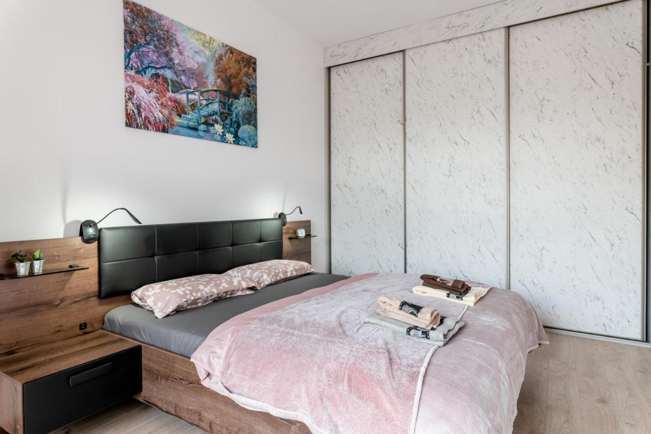 Apartwro - Apartament Przy Wyspie Slodowej, Garaz, Projektor, Rowery Apartment วรอตซวาฟ ภายนอก รูปภาพ