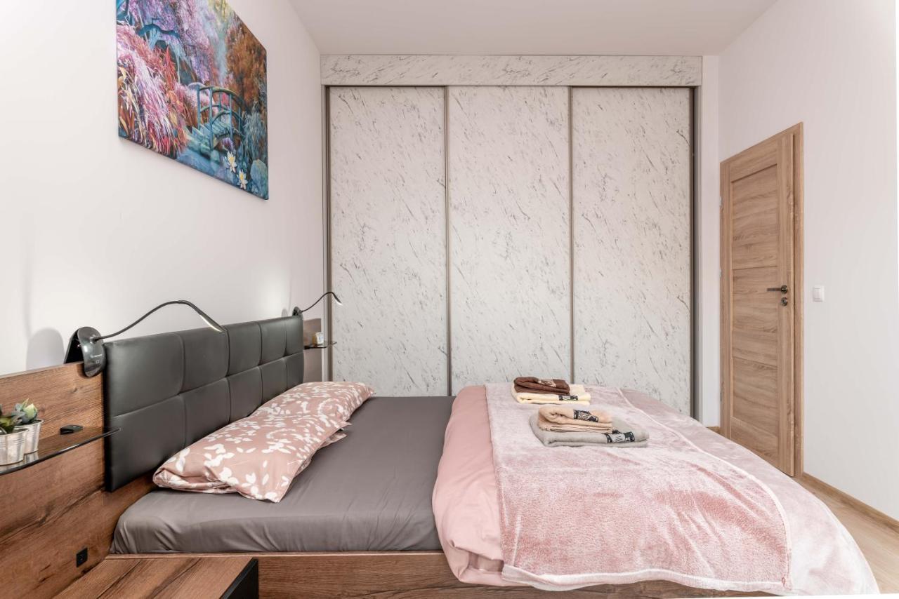 Apartwro - Apartament Przy Wyspie Slodowej, Garaz, Projektor, Rowery Apartment วรอตซวาฟ ภายนอก รูปภาพ